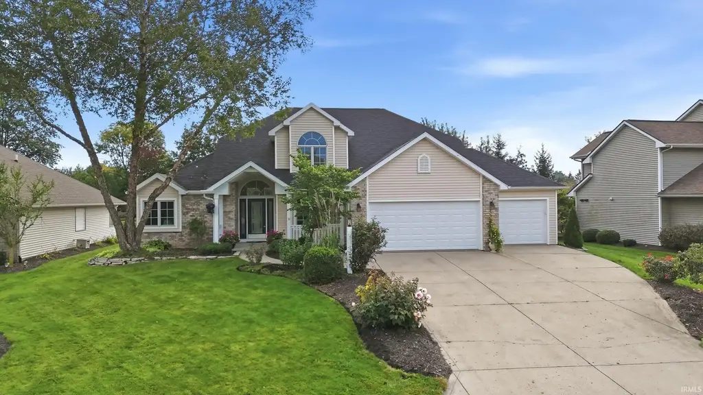 6206 Treasure Cove, Fort Wayne