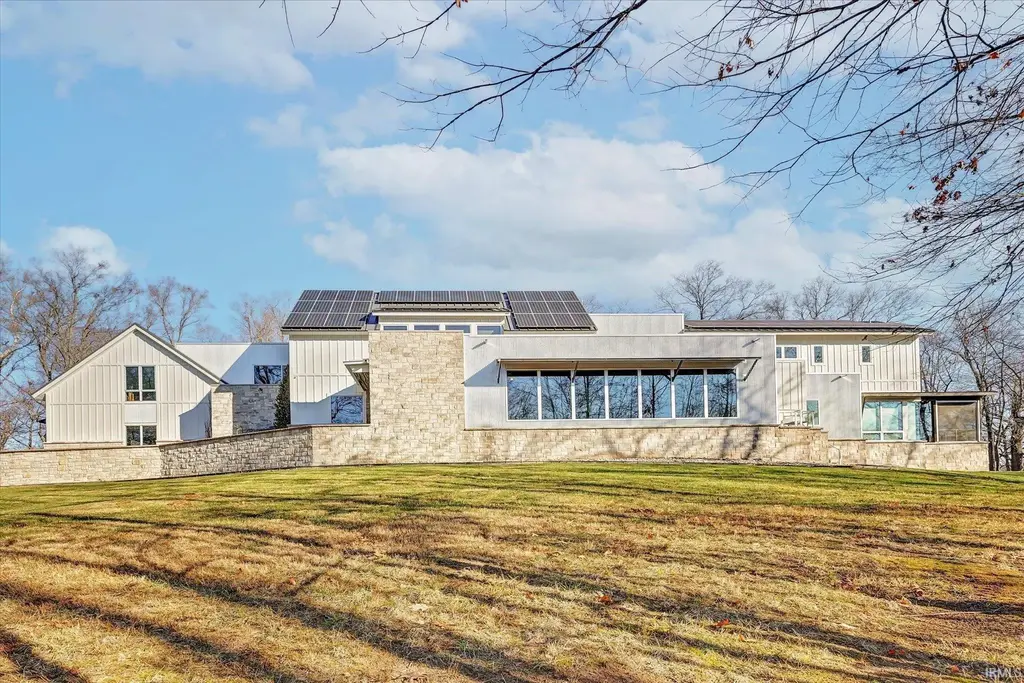 2771 E Pedigo Bay Drive, Bloomington