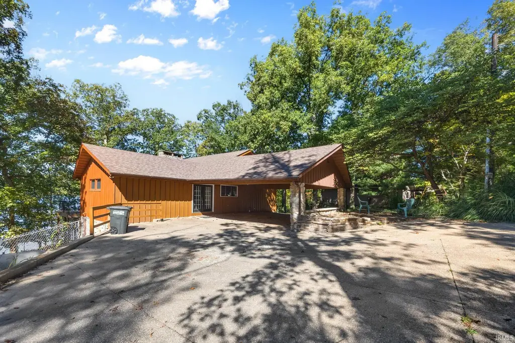 10911 E Mona Drive, Huntingburg