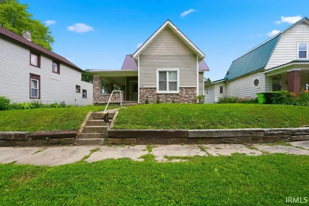 1224 E State Street, Huntington