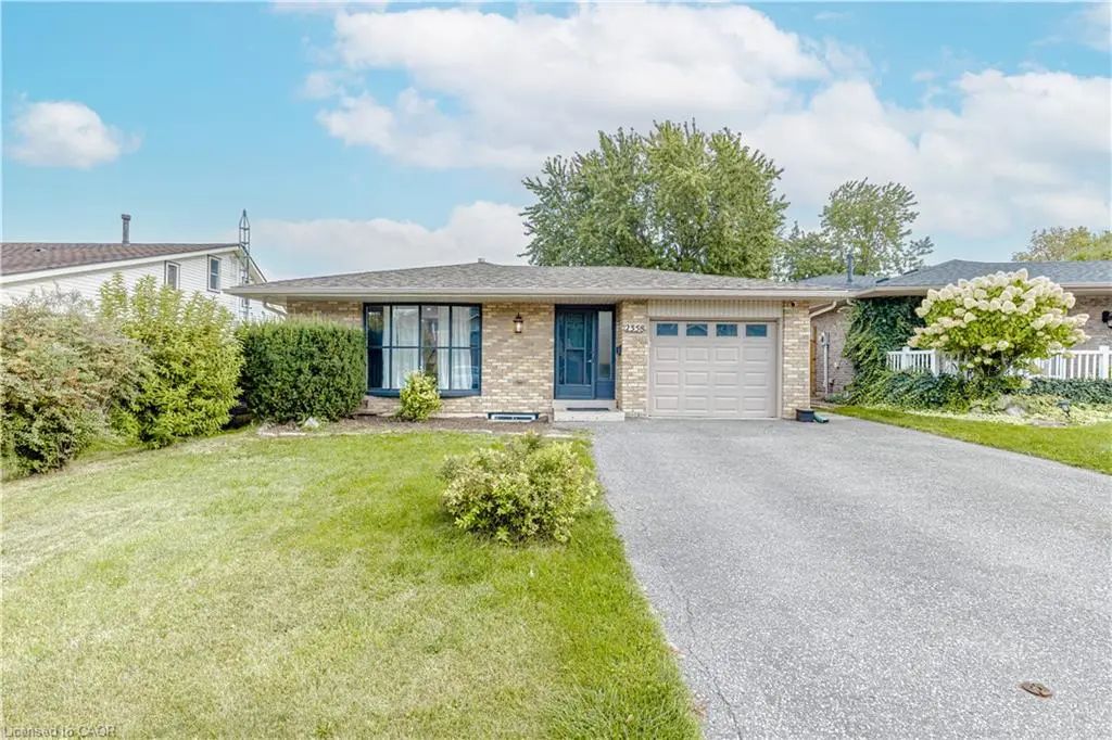 2358 Arnold Crescent, Burlington