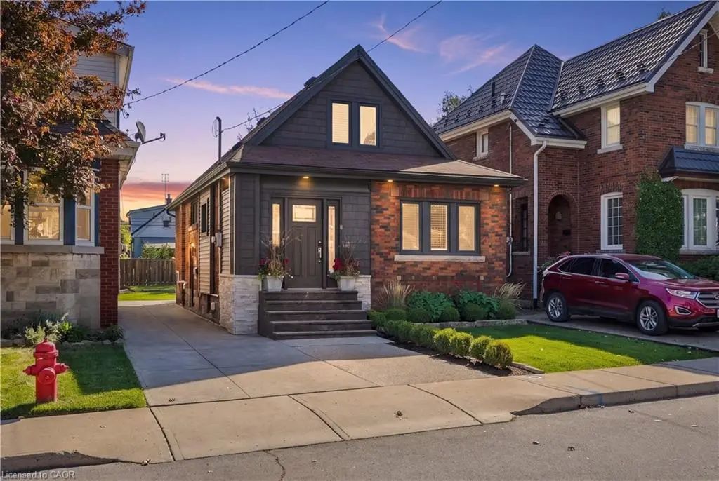 77 Houghton Avenue S, Hamilton