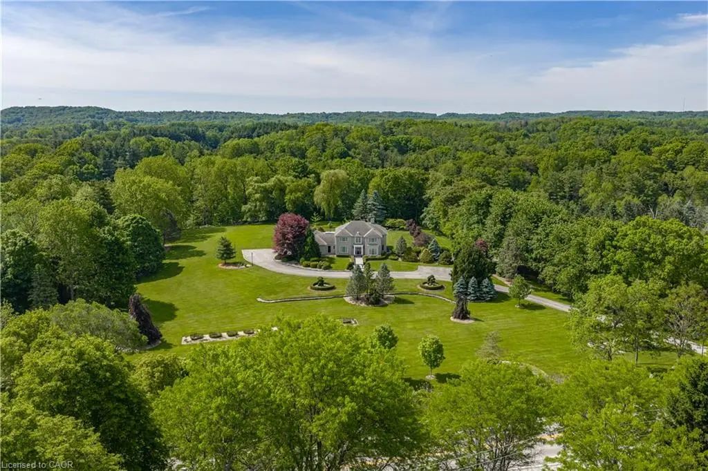 938 Governor's Road, Dundas