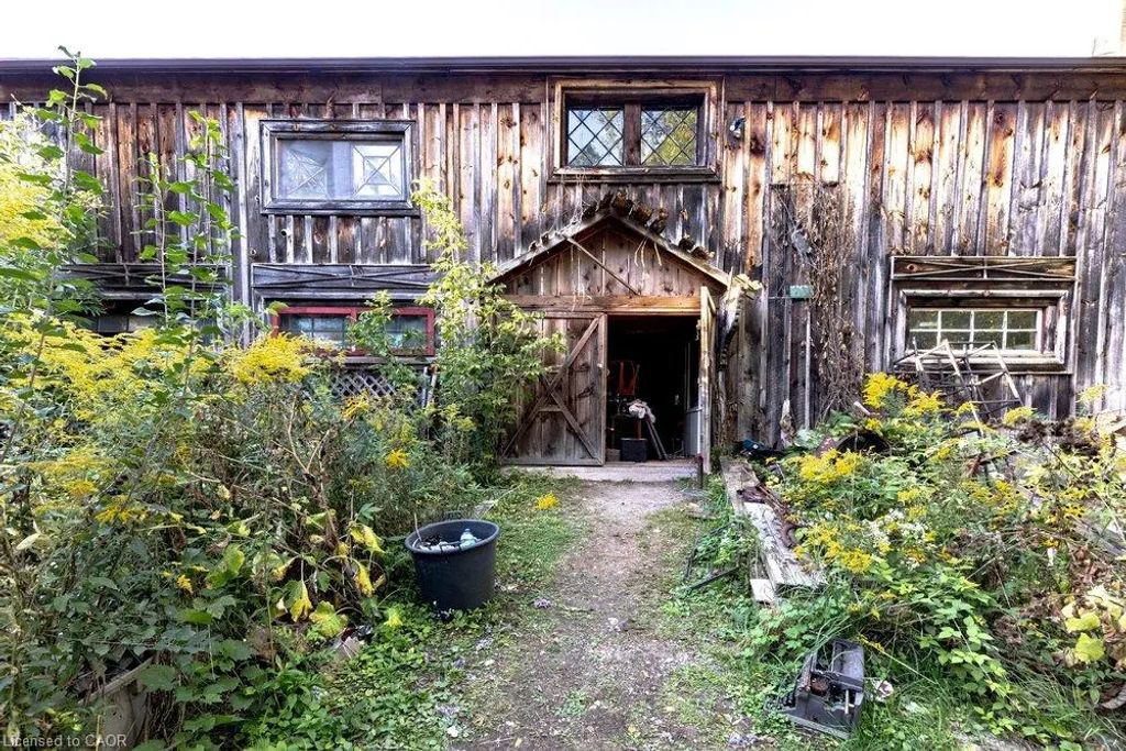 961 Lower Lions Club Road, Ancaster