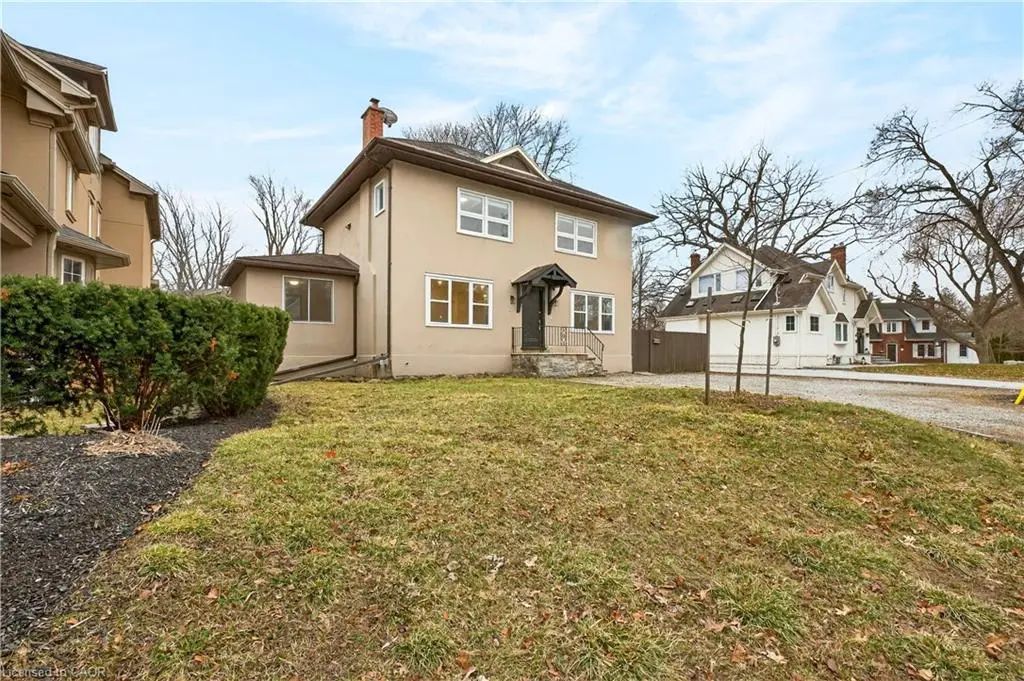 1012 North Shore Boulevard E, Burlington