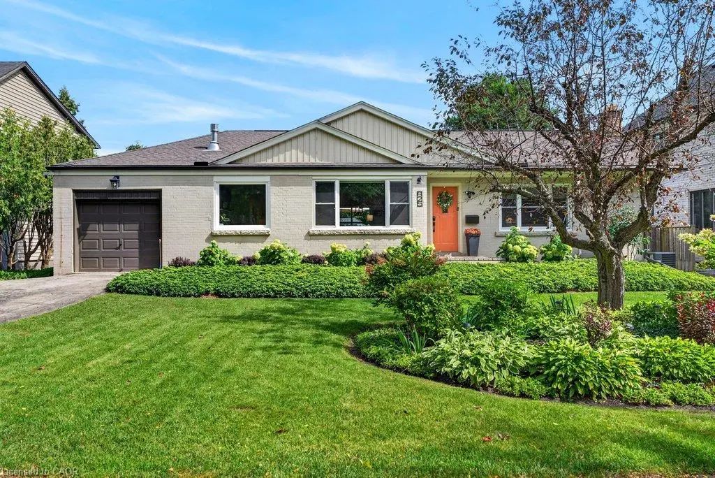 825 King Road, Burlington