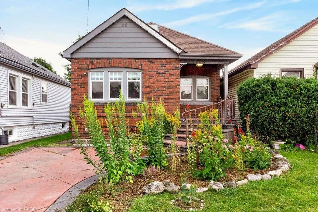 136 Weir Street N, Hamilton