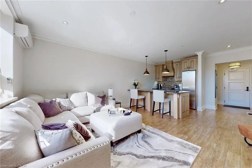 397 King Street W 108, Dundas