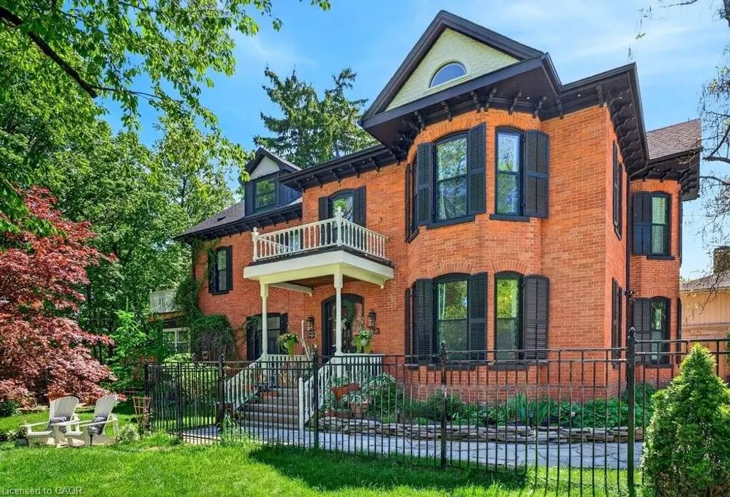 123 Main Street W, Grimsby