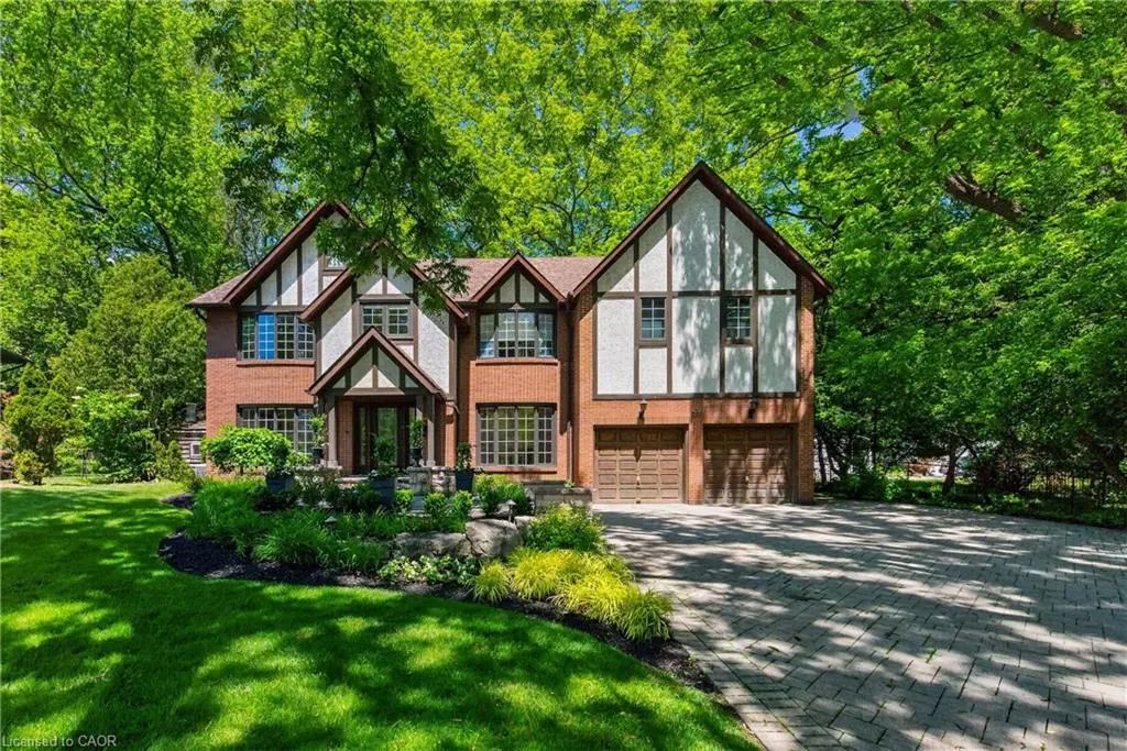 23 Lantern Lane, Dundas