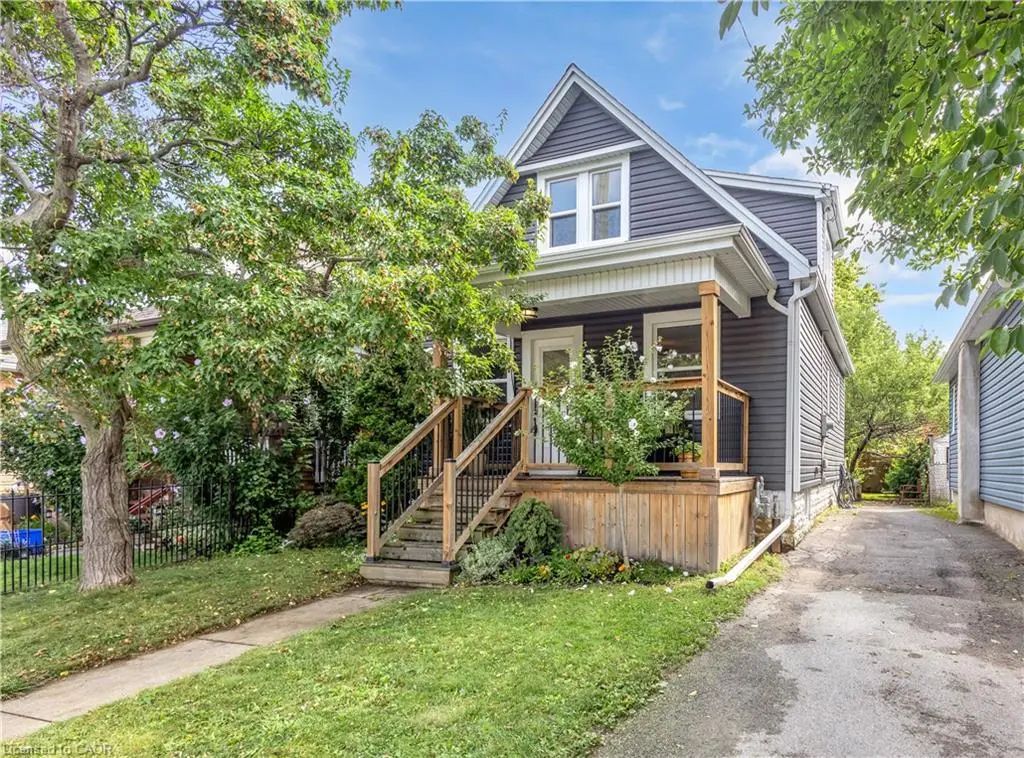 16 Wexford Avenue N, Hamilton