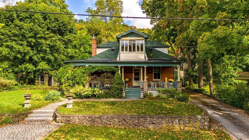 55 Cayley Street, Dundas