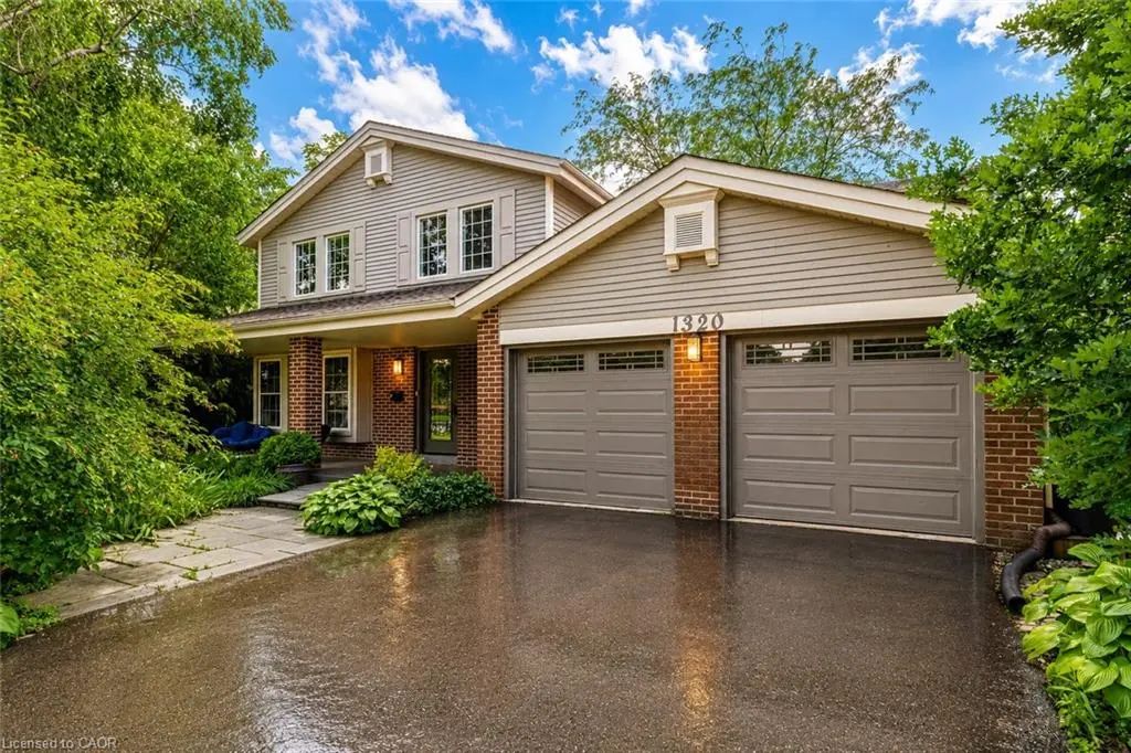 1320 Monmouth Drive, Burlington