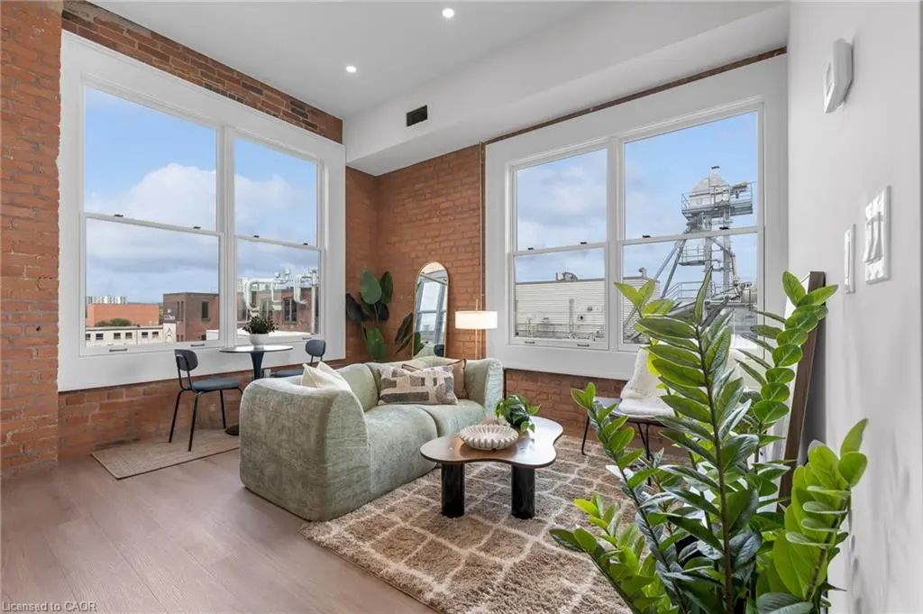 56 York Boulevard 207, Hamilton