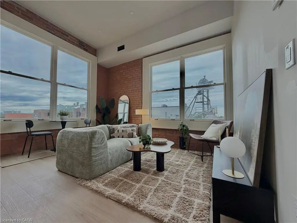56 York Boulevard 207, Hamilton