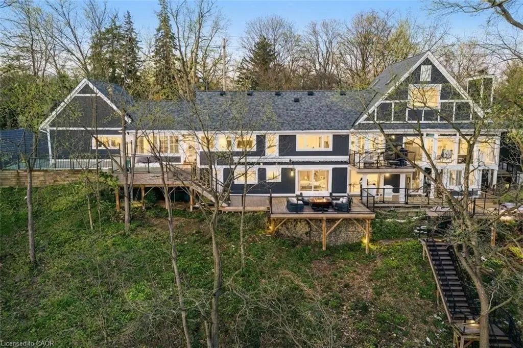 382 Trafalgar Road, Oakville