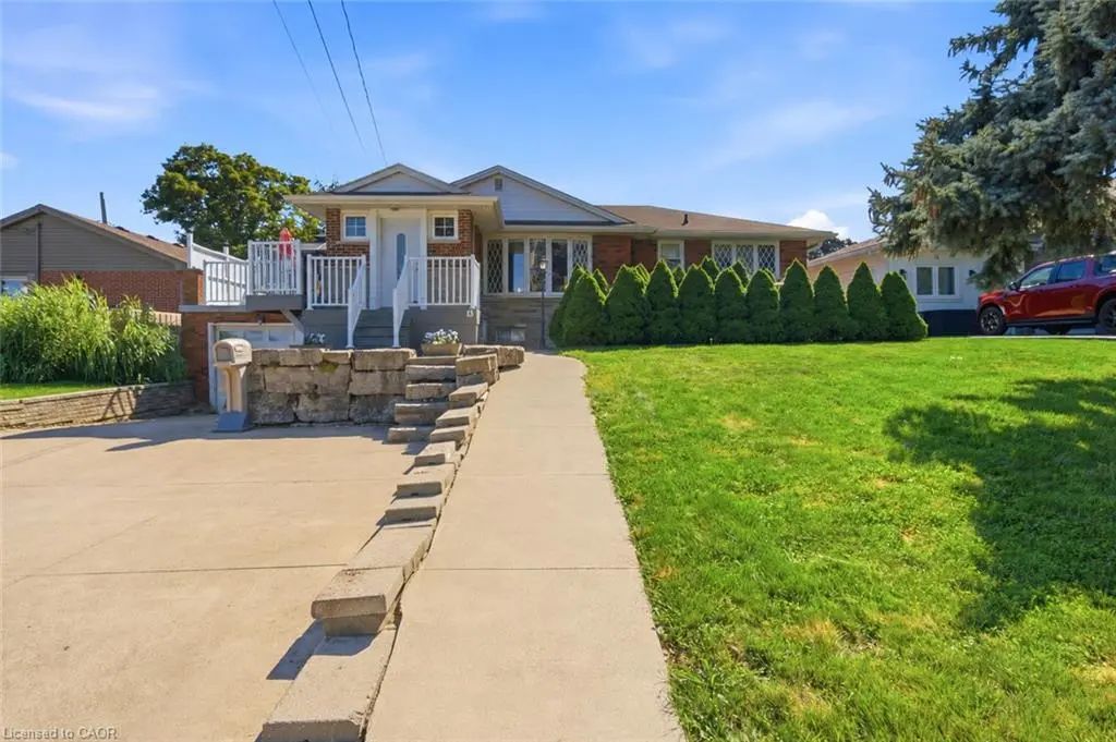 13 Lakeside Drive, Grimsby