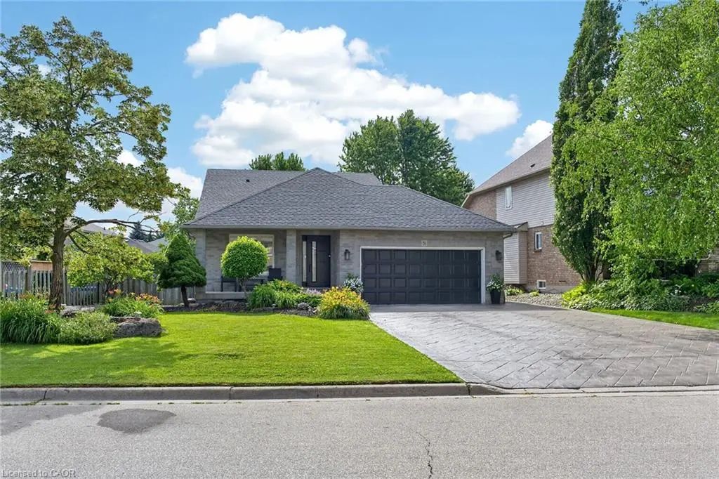 51 Cabriolet Crescent, Ancaster