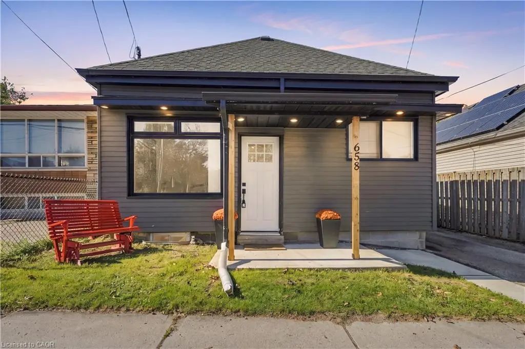 658 Upper Wellington Street, Hamilton