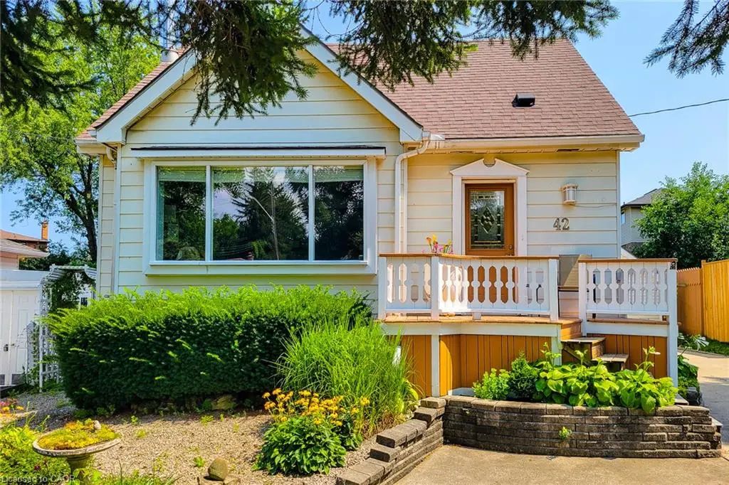 42 Lake Avenue N, Hamilton