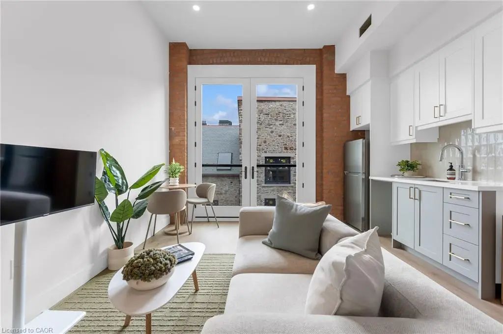 56 York Boulevard 204, Hamilton