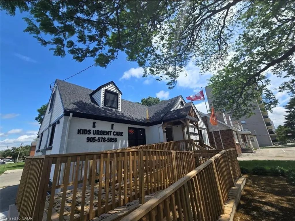 531 Queenston Road 2, Hamilton