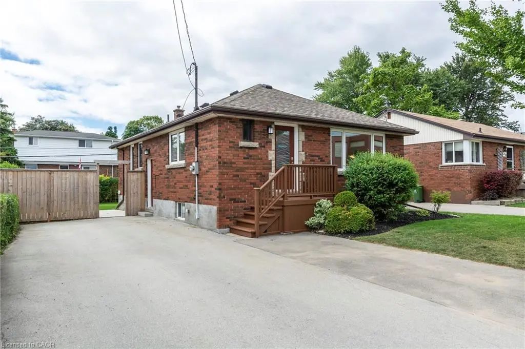 292 South Bend Road E, Hamilton