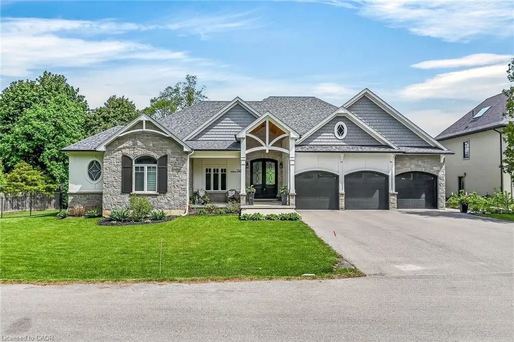 747 Vernon Place, Ancaster