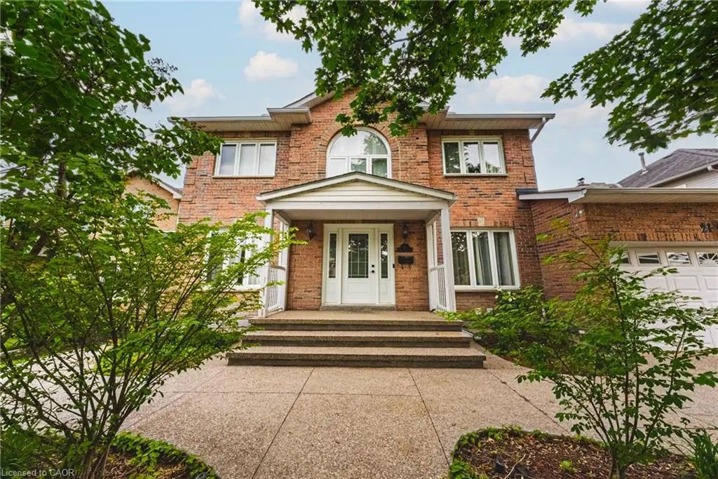 21 Moss Boulevard, Dundas