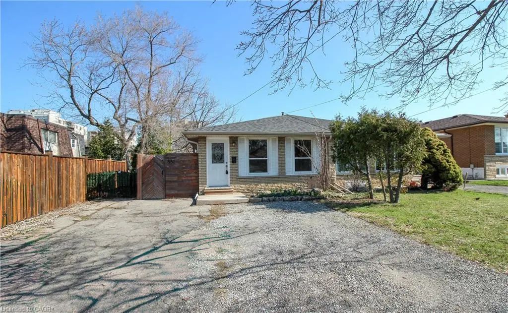 881 Lawrence Road Upper Level, Hamilton
