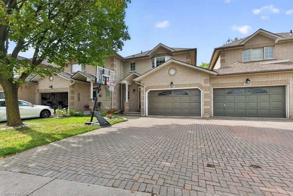 2152 Greenway Terrace, Burlington