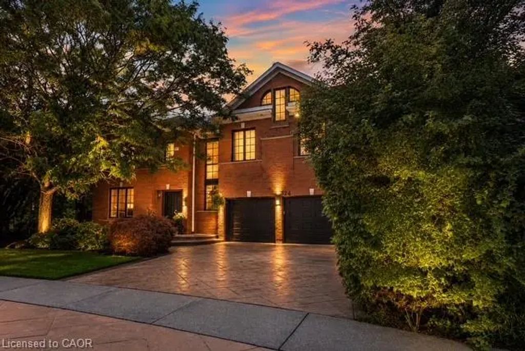 324 Oakridge Court, Oakville