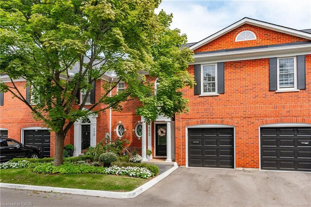 112 Fairwood Place W, Burlington