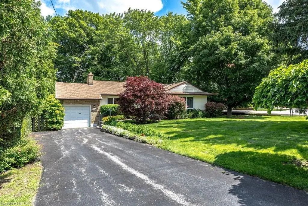 803 Montgomery Drive, Ancaster