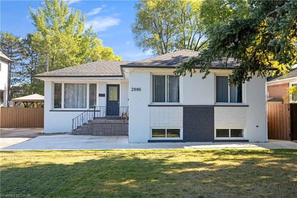 2086 Bridge Road, Oakville