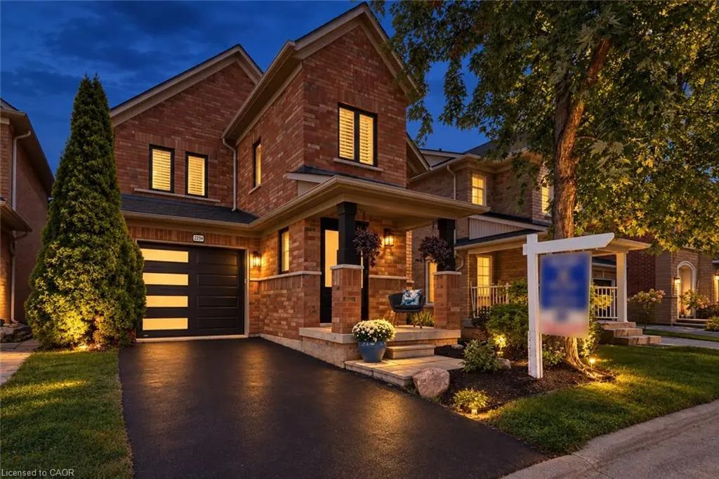 2294 Seton Crescent, Burlington