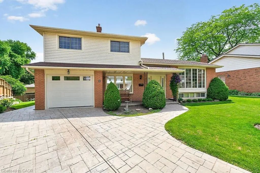 7 Elizabeth Court, Dundas