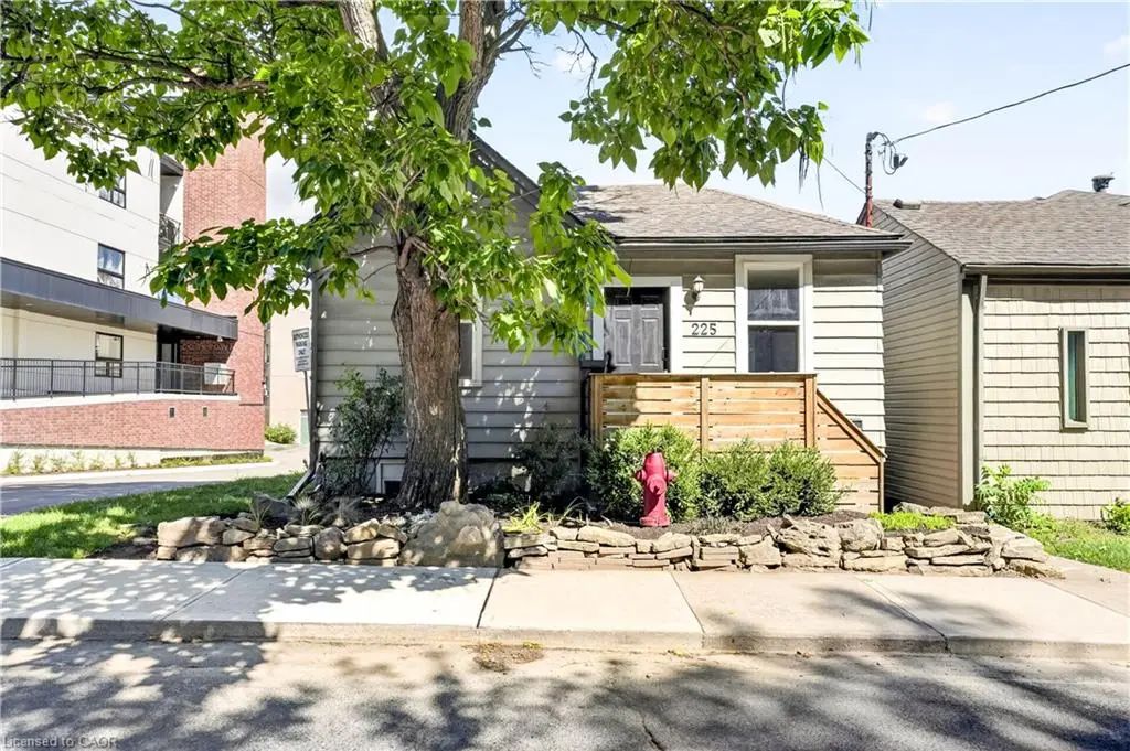 225 Charlton Avenue E, Hamilton