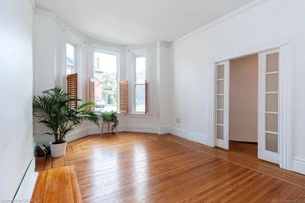 270 Queen Street S 1, Hamilton