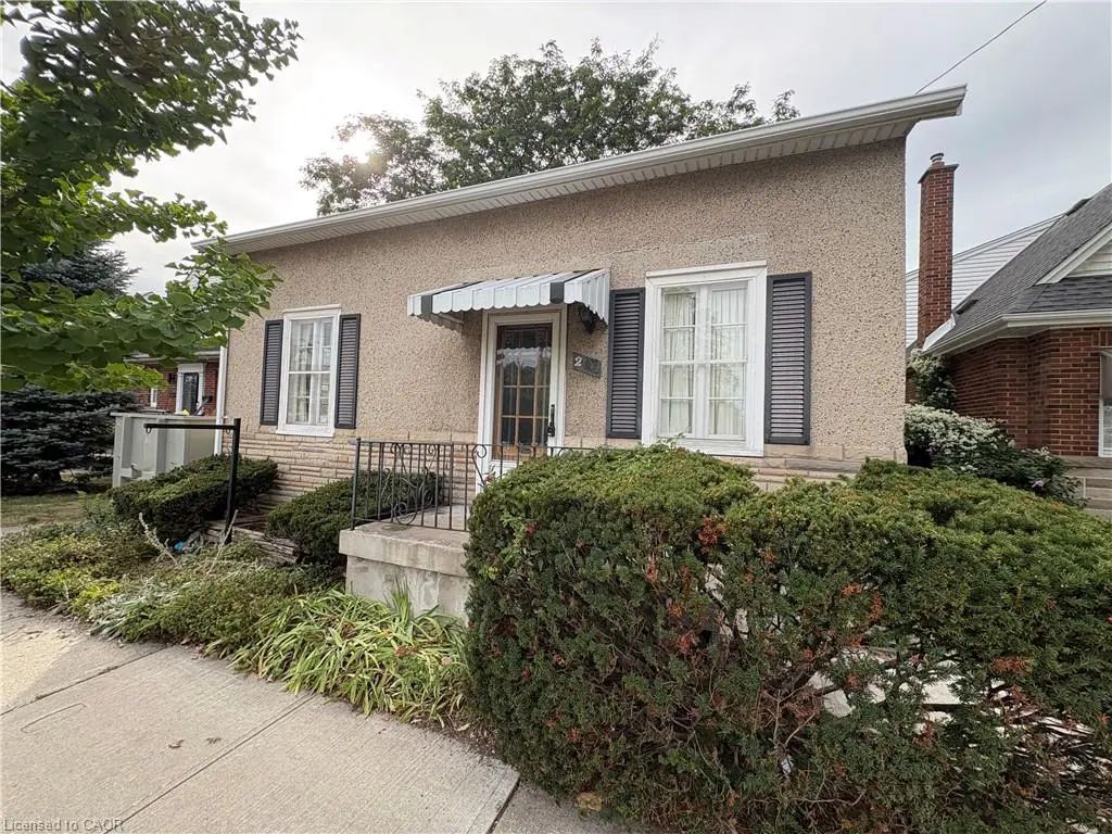 206 Kenilworth Avenue S, Hamilton