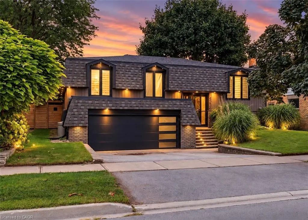 4236 Longmoor Drive, Burlington