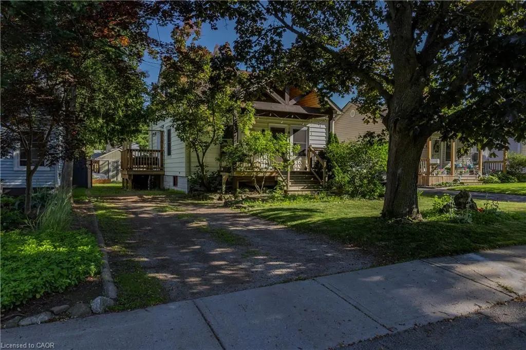 15 Spencer Avenue, Dundas