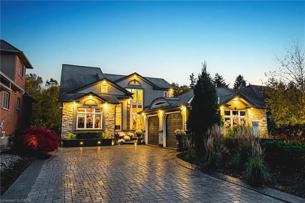 712 Highvalley Road, Ancaster