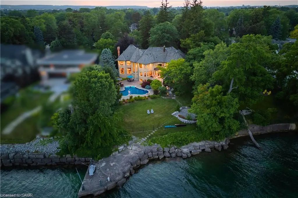 4038 Lakeshore Road, Burlington