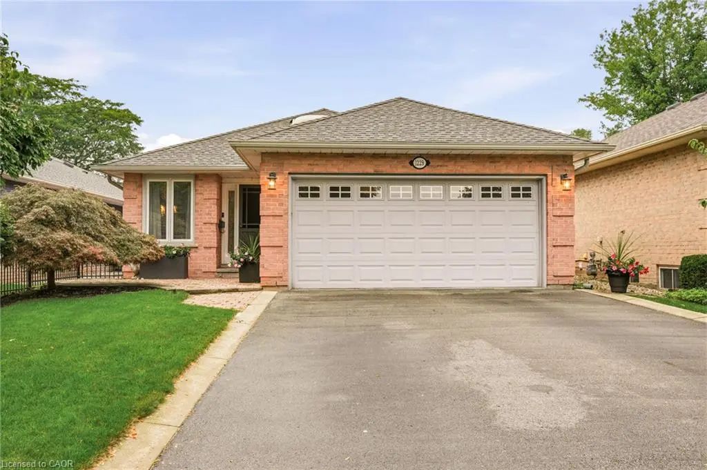 1229 Nathaniel Crescent, Burlington