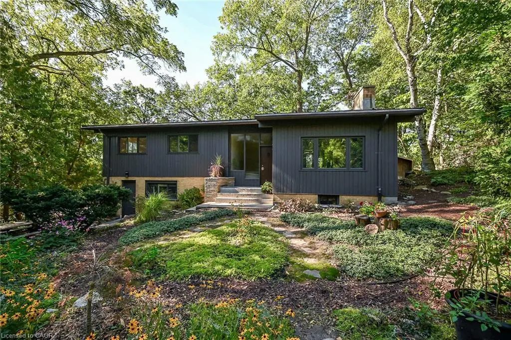 2 Helen Street, Dundas
