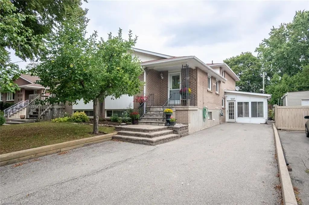 1237 Redbank Crescent, Oakville