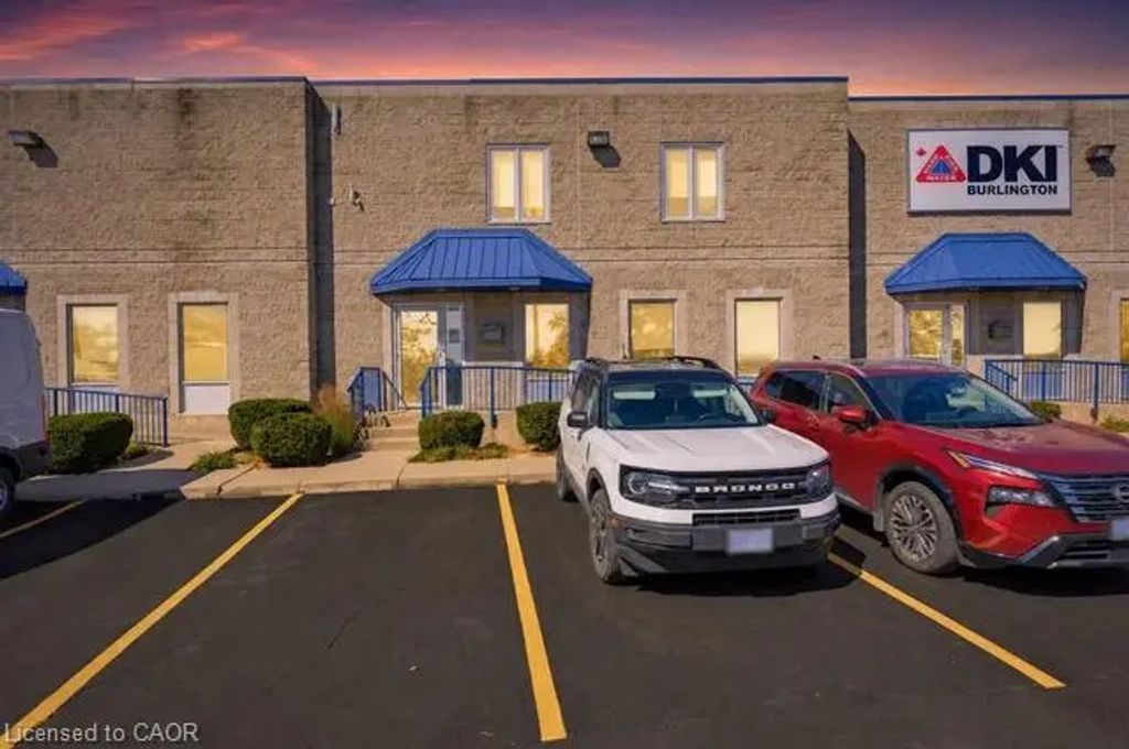 5016 South Service Road, Burlington