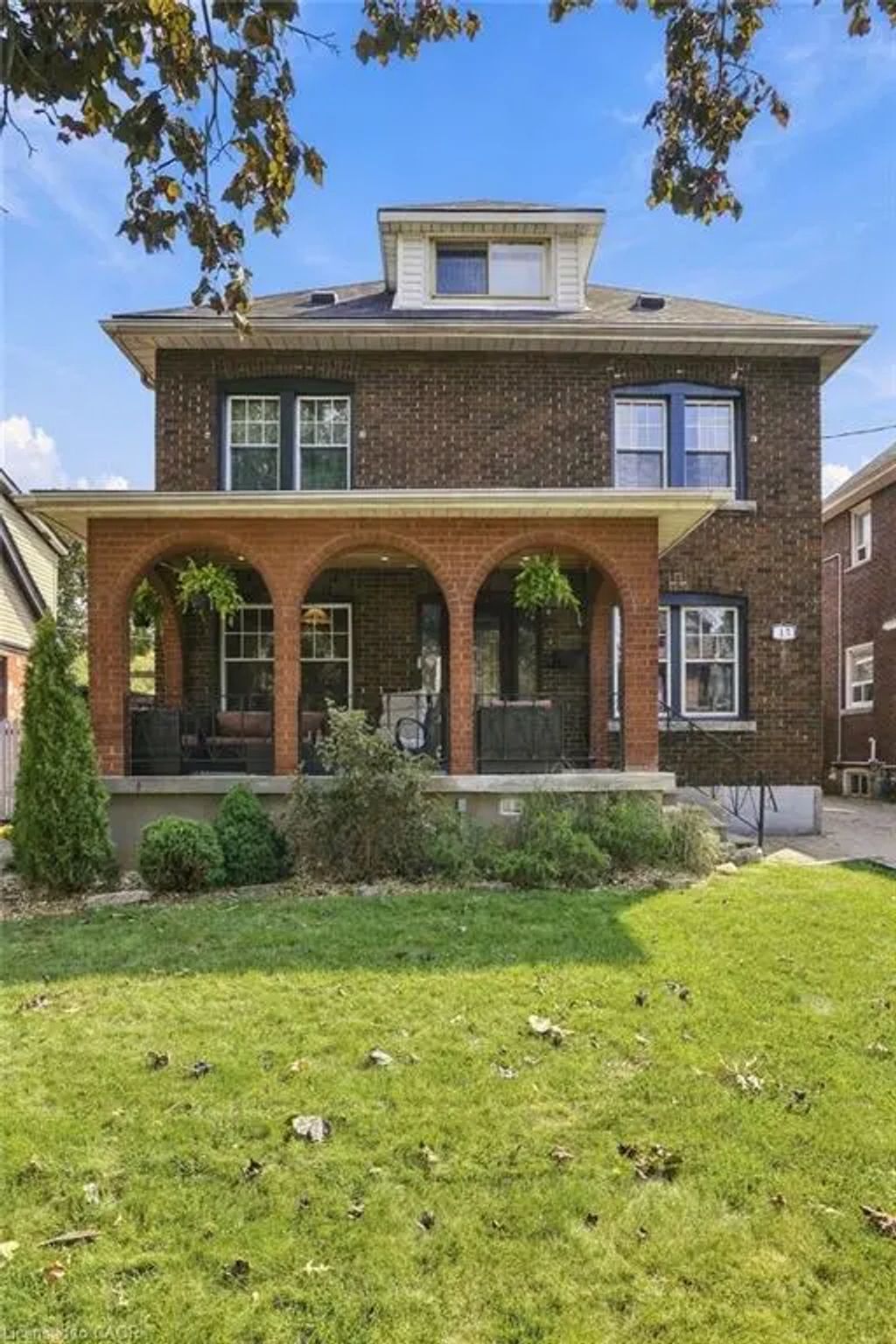 17 Tuxedo Avenue S, Hamilton