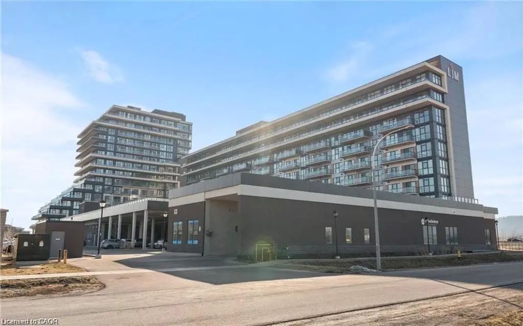 560 North Service Road 605, Grimsby